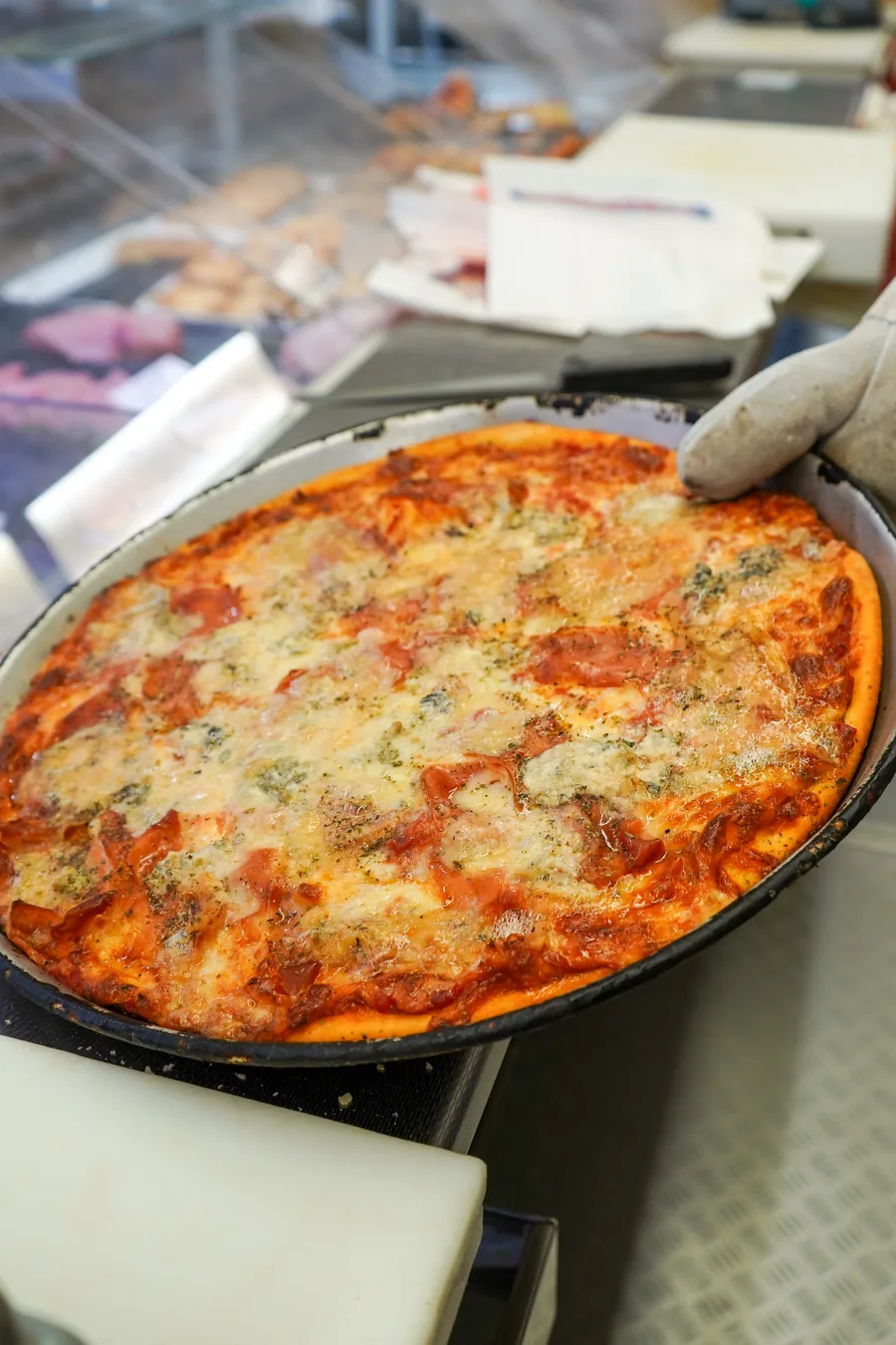 Panificio Proverbio, la pizza appena sfornata